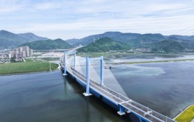 浙江寧波舟山港六橫公路大橋壹期工程建成通車